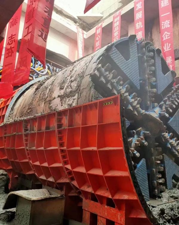 喜訊?。?！北京地鐵17號線(xiàn)左線(xiàn)昨日順利接收成功，北京建工土木工程有限公司攜手河南隧通機械有限公司為中國現代化建設再立新功！(圖6)