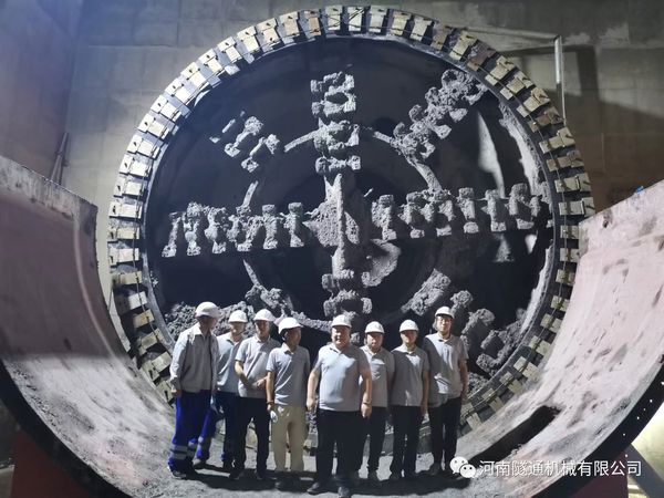 喜訊?。?！北京地鐵17號線(xiàn)左線(xiàn)昨日順利接收成功，北京建工土木工程有限公司攜手河南隧通機械有限公司為中國現代化建設再立新功！(圖5)