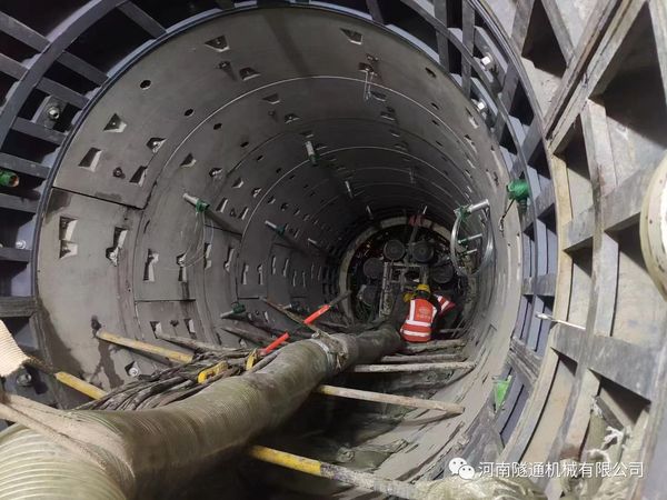 熱烈祝賀鄭州地鐵12號線(xiàn)21.4米長(cháng)富水細砂層機械法聯(lián)絡(luò )通道順利貫通！(圖6)