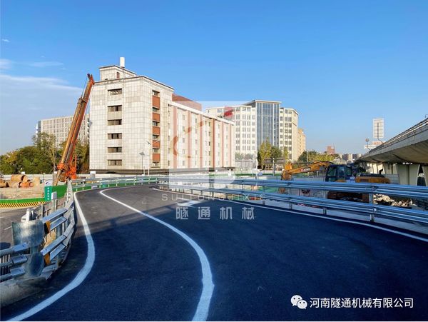 中國水利水電第七工程局有限公司成都軌道交通19號線(xiàn)鋼便橋項目順利通車(chē)(圖3)